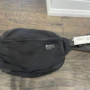Lululemon clean line belt bag